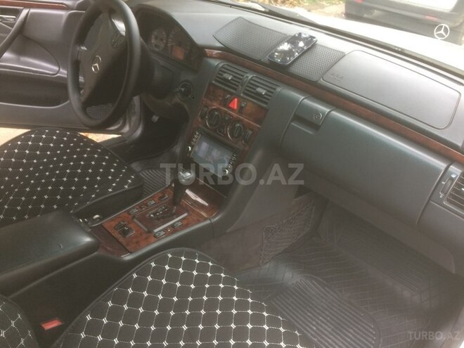 Mercedes E 220 2000, 370,000 km - 2.2 l - Bakı