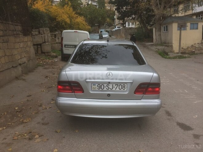 Mercedes E 220 2000, 370,000 km - 2.2 l - Bakı