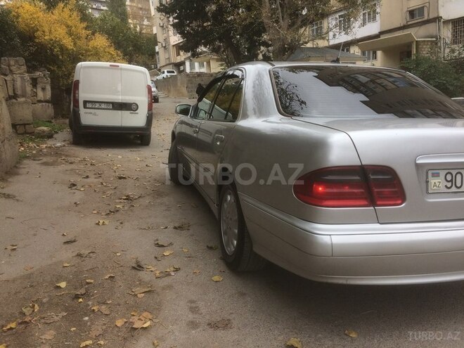 Mercedes E 220 2000, 370,000 km - 2.2 l - Bakı