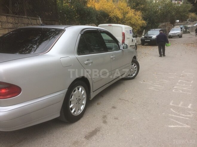 Mercedes E 220 2000, 370,000 km - 2.2 l - Bakı
