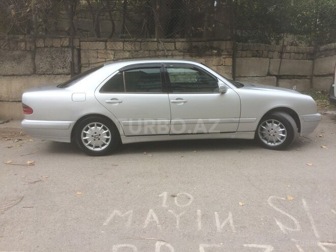 Mercedes E 220 2000, 370,000 km - 2.2 l - Bakı
