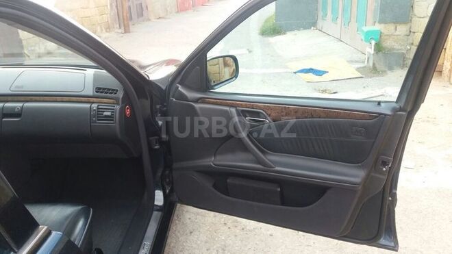 Mercedes E 240 2000, 269,000 km - 2.6 l - Bakı