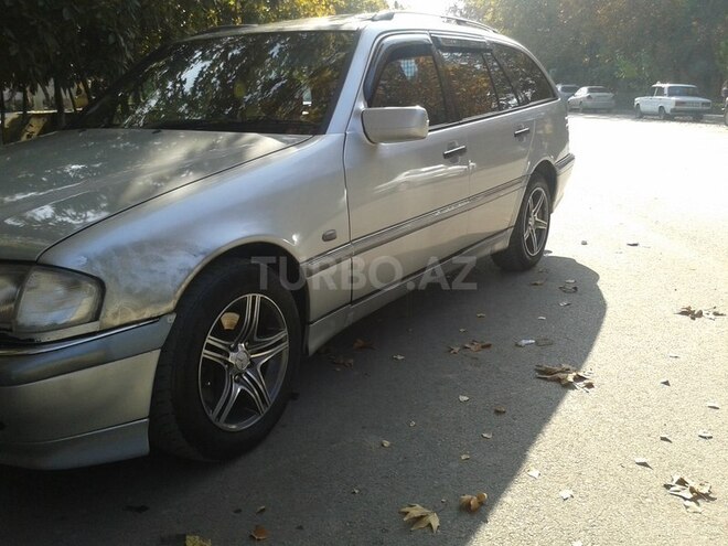 Mercedes C 220 1999, 430,000 km - 2.2 l - Yevlax