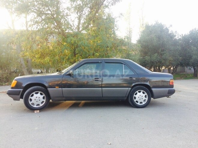 Mercedes E 200 1991, 251,541 km - 2.0 l - Bakı
