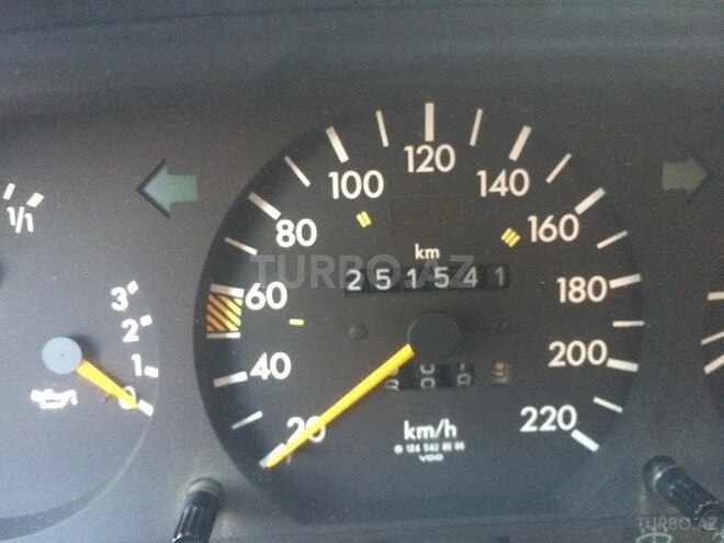 Mercedes E 200 1991, 251,541 km - 2.0 l - Bakı