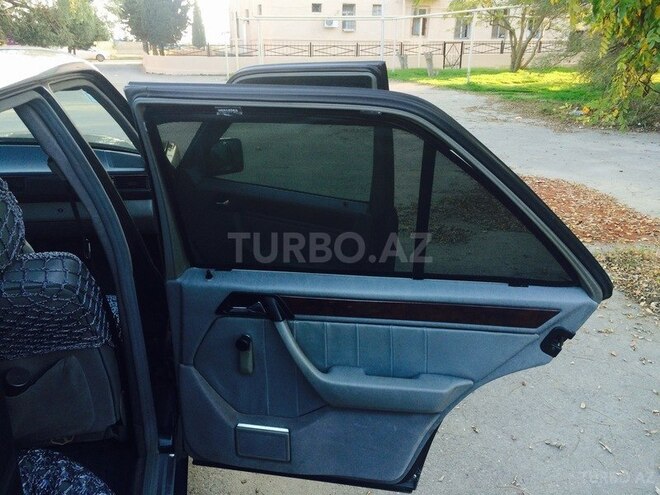 Mercedes E 200 1991, 251,541 km - 2.0 l - Bakı