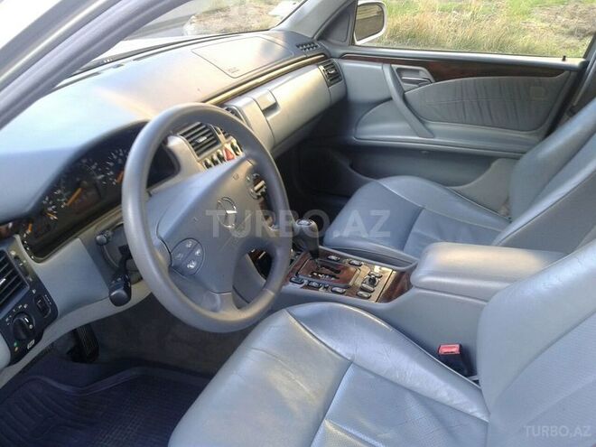 Mercedes E 240 2000, 202,400 km - 2.4 л - Bakı