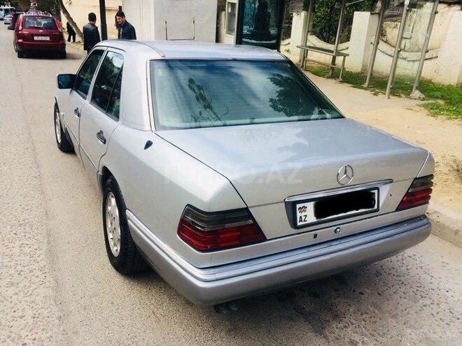 Mercedes E 280 1995, 193,600 km - 2.8 l - Bakı