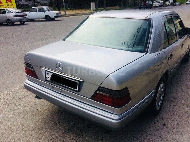 Mercedes E 280 1995, 193,600 km - 2.8 l - Bakı