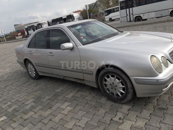 Mercedes E 220 2000, 340,000 km - 2.2 л - Bakı