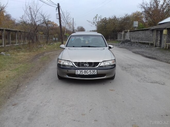 Opel Vectra 1996, 232,718 km - 1.8 л - Qax