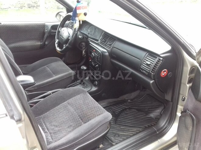 Opel Vectra 1996, 232,718 km - 1.8 л - Qax