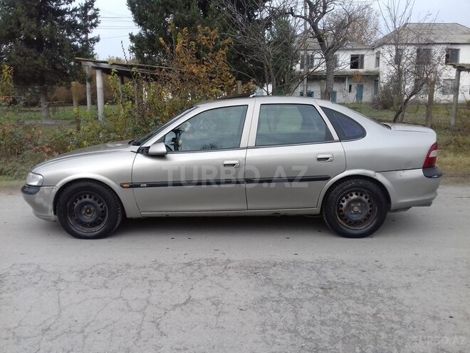 Opel Vectra 1996, 232,718 km - 1.8 л - Qax