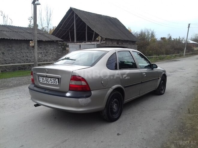 Opel Vectra 1996, 232,718 km - 1.8 л - Qax