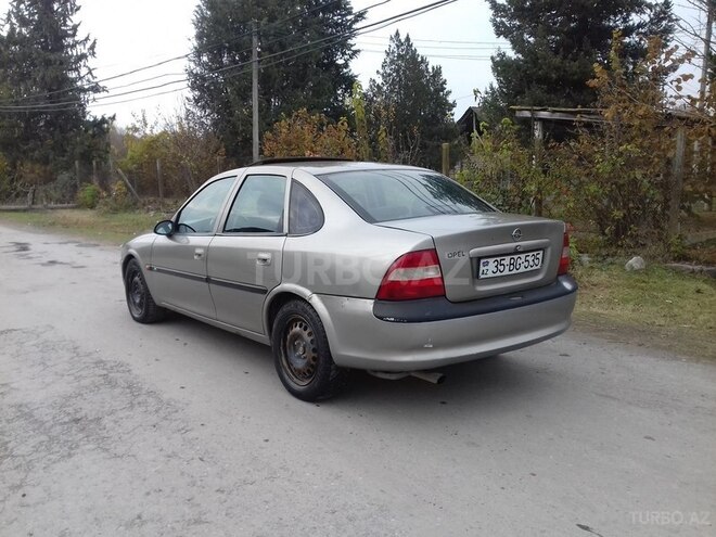 Opel Vectra 1996, 232,718 km - 1.8 л - Qax