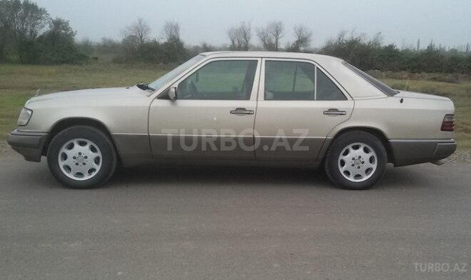 Mercedes E 250 1993, 420,000 km - 2.5 l - İmişli