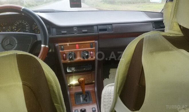 Mercedes E 250 1993, 420,000 km - 2.5 l - İmişli