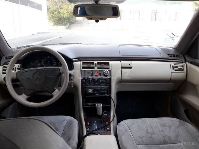 Mercedes E 230 1996, 328,601 km - 2.3 l - Bakı