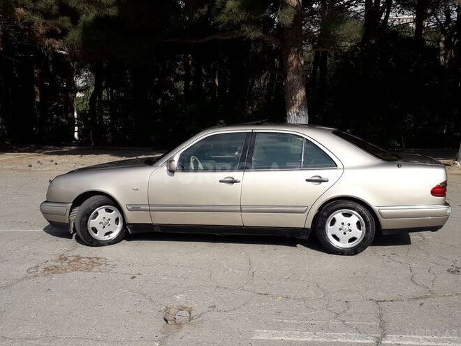 Mercedes E 230 1996, 328,601 km - 2.3 l - Bakı