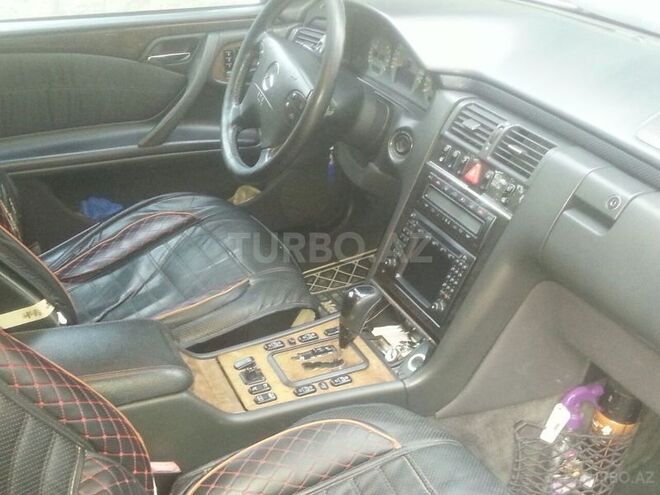 Mercedes E 260 2001, 135,000 km - 2.6 l - Bakı