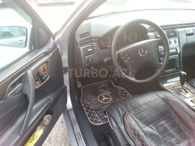 Mercedes E 260 2001, 135,000 km - 2.6 l - Bakı
