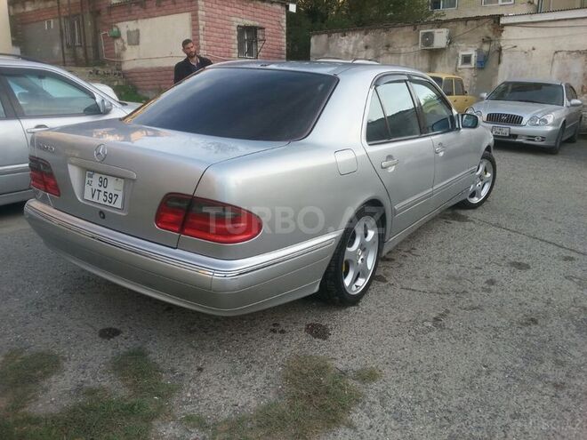 Mercedes E 260 2001, 135,000 km - 2.6 l - Bakı