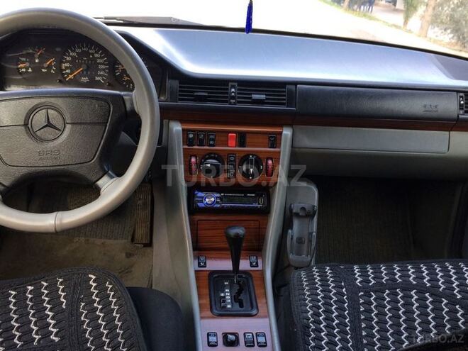 Mercedes E 320 1995, 248,500 km - 3.2 l - Bakı