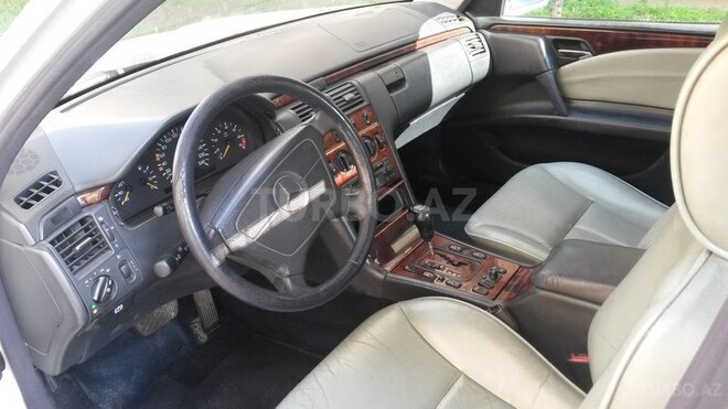 Mercedes E 240 1998, 280,000 km - 2.4 l - Bakı