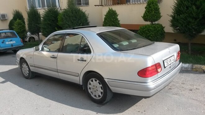 Mercedes E 240 1998, 280,000 km - 2.4 l - Bakı