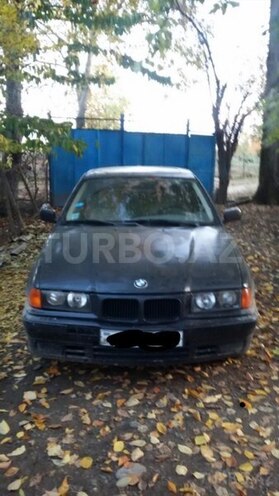 BMW 320 1992, 202,000 km - 2.0 l - Qazax