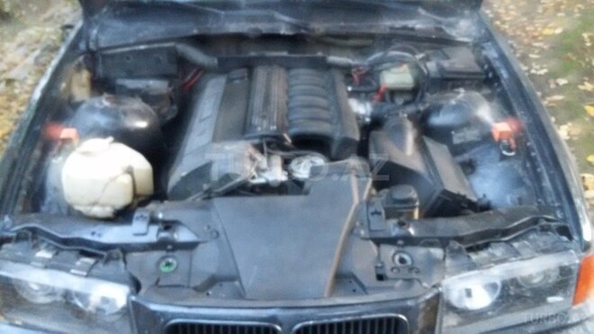 BMW 320 1992, 202,000 km - 2.0 l - Qazax