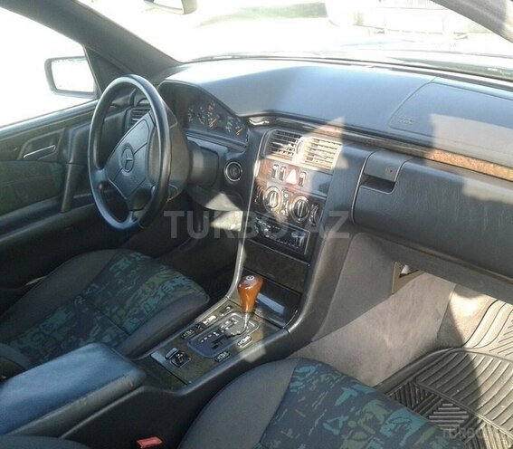 Mercedes E 240 1998, 240,000 km - 2.4 л - Bərdə