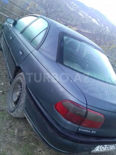 Opel Omega 1997, 220,000 km - 2.0 l - Quba