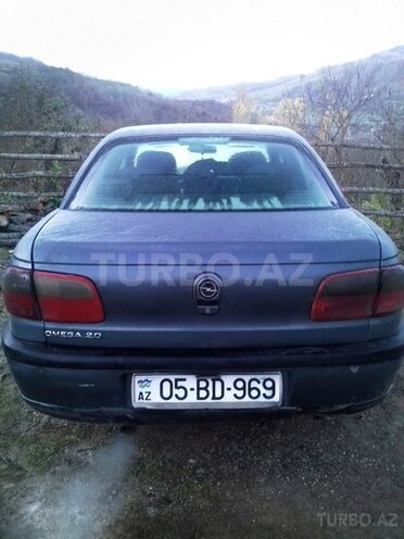 Opel Omega 1997, 220,000 km - 2.0 l - Quba