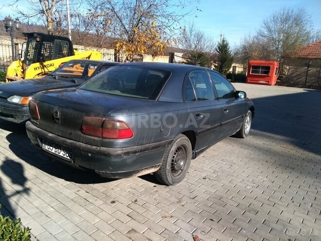 Opel Omega 1997, 220,000 km - 2.0 l - Quba