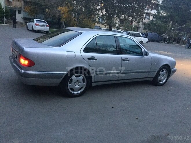 Mercedes E 240 1998, 229,000 km - 2.4 l - Bakı