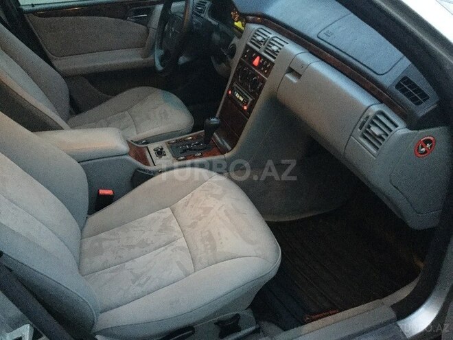 Mercedes E 240 1998, 229,000 km - 2.4 l - Bakı