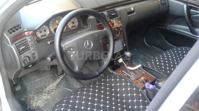 Mercedes E 220 2000, 38,700 km - 2.2 l - Bakı