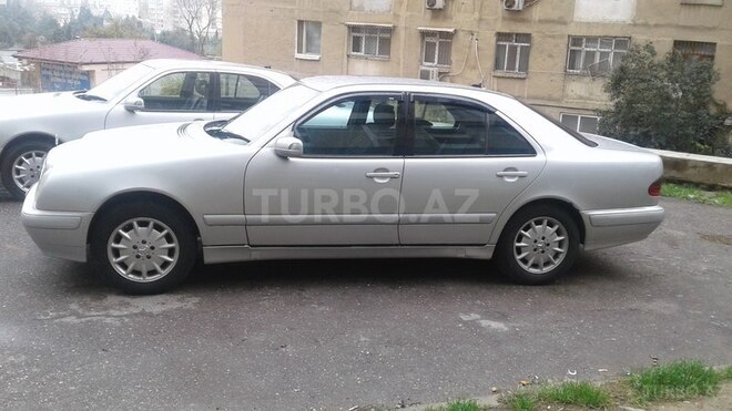 Mercedes E 220 2000, 38,700 km - 2.2 l - Bakı