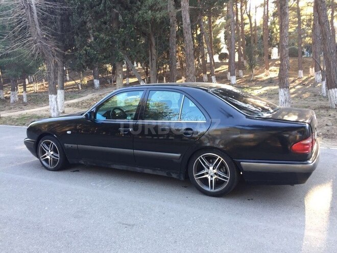 Mercedes E 240 1998, 186,700 km - 2.4 l - Sumqayıt