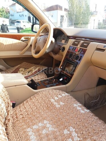 Mercedes E 270 1999, 296,000 km - 2.7 л - Bakı