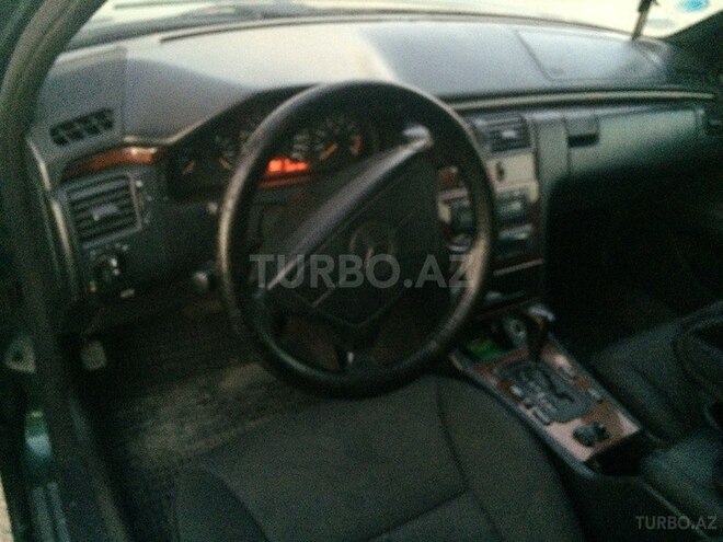 Mercedes E 240 1997, 278,000 km - 2.4 l - Bakı