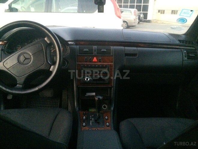 Mercedes E 240 1997, 278,000 km - 2.4 l - Bakı
