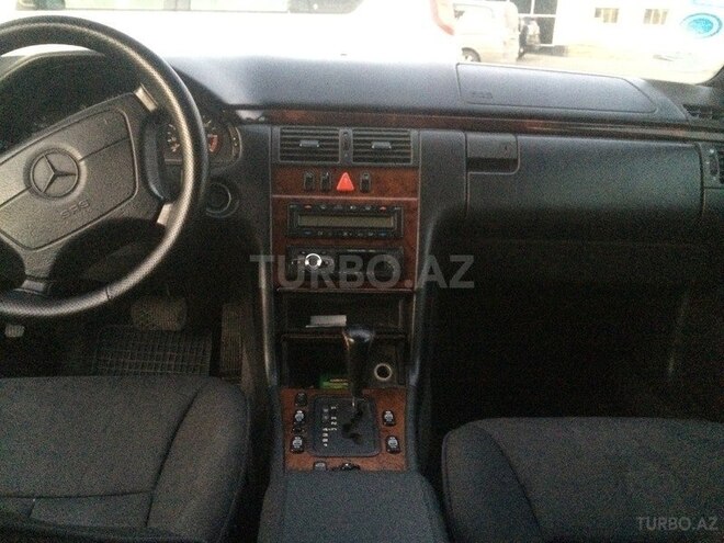 Mercedes E 240 1997, 278,000 km - 2.4 l - Bakı