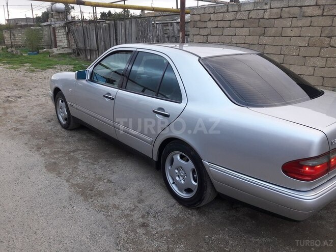 Mercedes E 240 1999, 226,170 km - 2.4 l - Bakı
