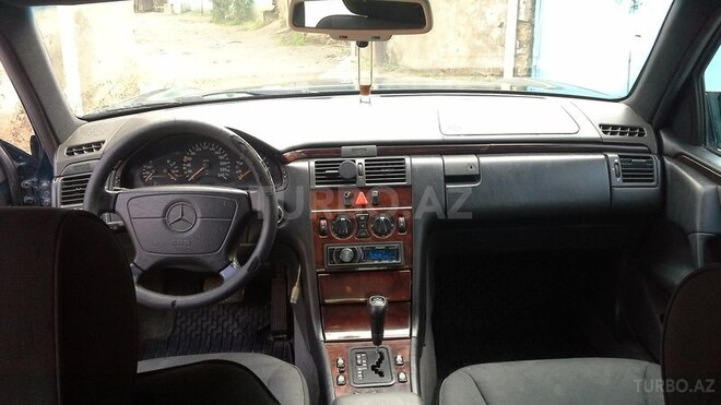 Mercedes E 230 1997, 250,000 km - 2.3 l - Bakı