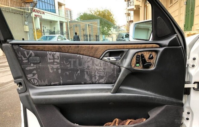 Mercedes E 240 1999, 194,000 km - 2.4 l - Bakı
