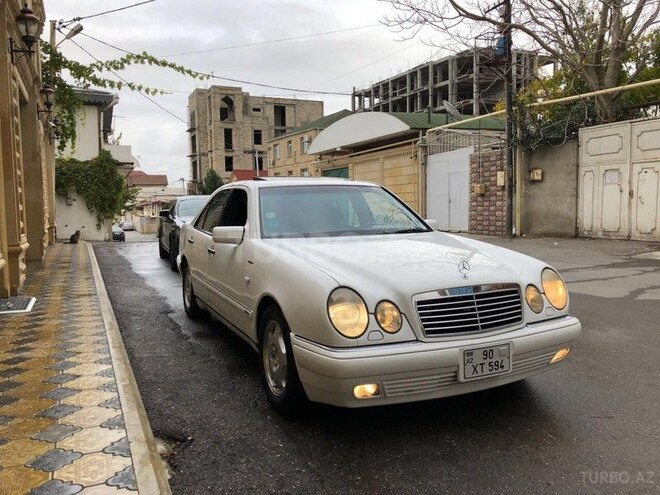 Mercedes E 240 1999, 194,000 km - 2.4 l - Bakı