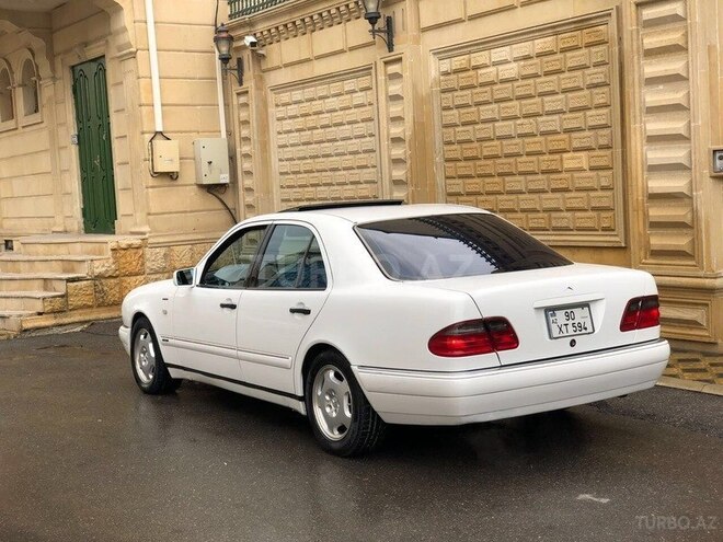 Mercedes E 240 1999, 194,000 km - 2.4 l - Bakı