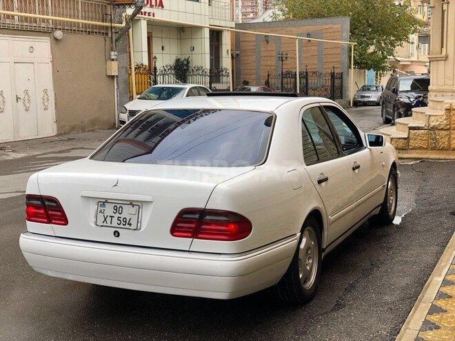 Mercedes E 240 1999, 194,000 km - 2.4 l - Bakı